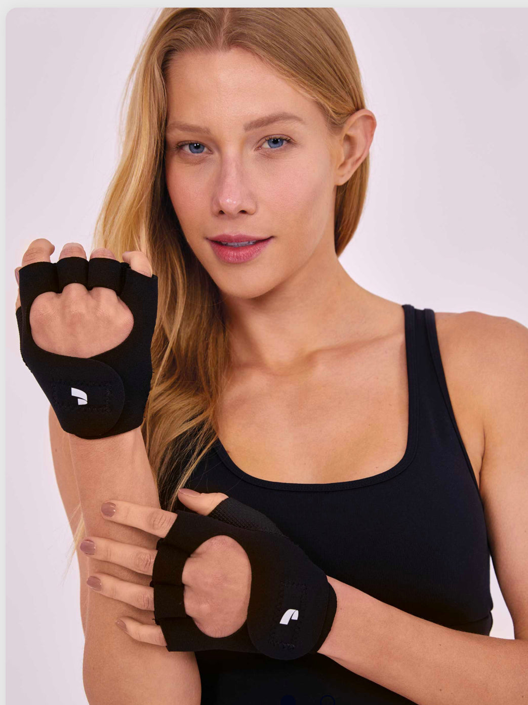 Non-slip gym gloves