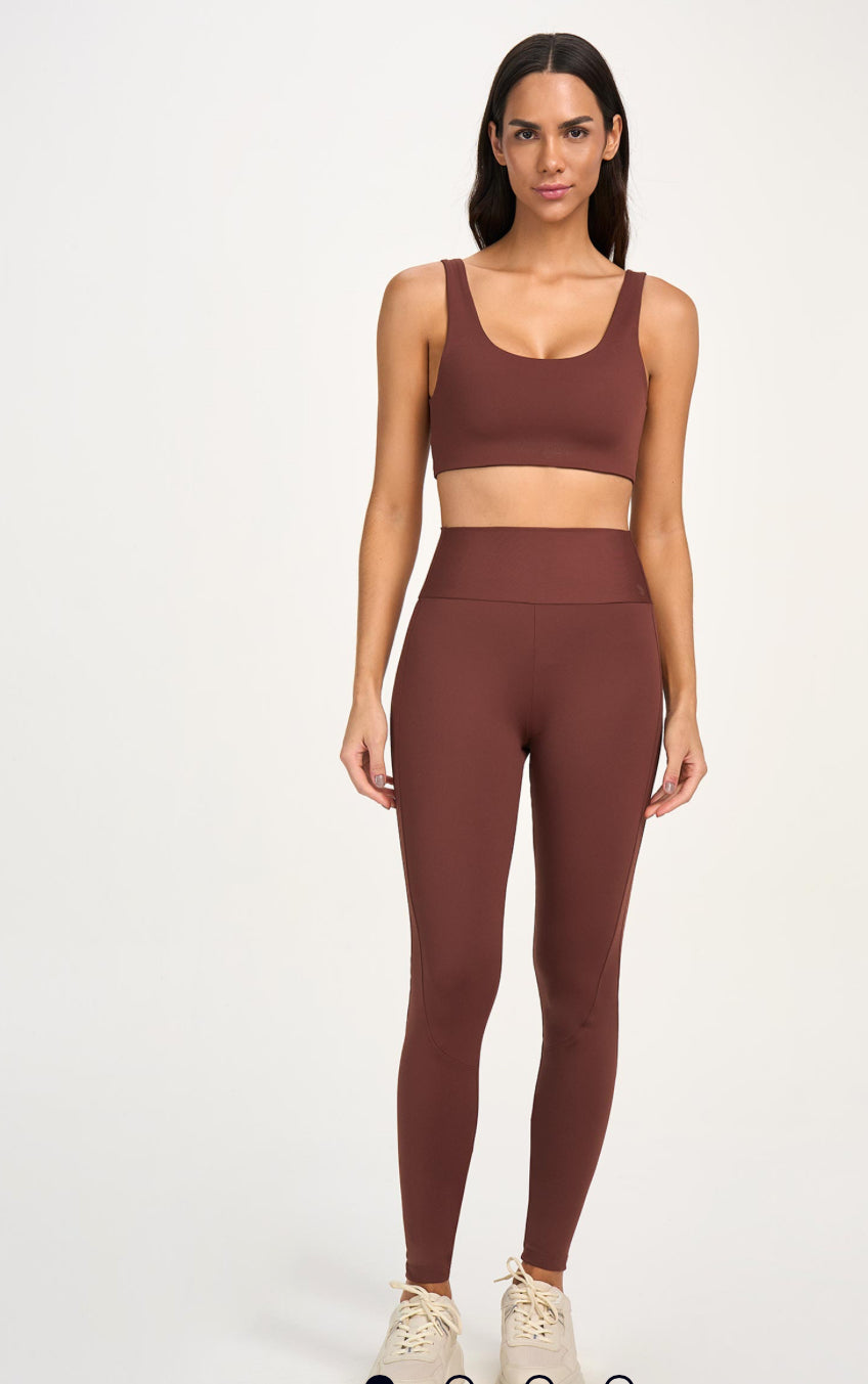 Zigzag leggings with cutouts