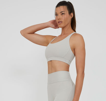 Top with crossed roller straps