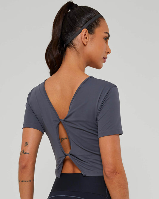 T-shirt skin fit twisted detail